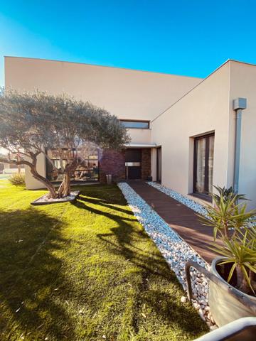 villa d'architecte contemporaine avec piscine