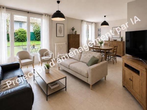 Appartement T4 – 2 chambres (possibilité 3) – Rez-de-chaussée surélevé

Quartier Mirande – À seulement 20 minutes à pied de la place Wilson et du centre-ville

Idéalement situé dans un secteur recherché, à proximité immédiate des commerces, des transports, des écoles et des universités, découvrez cet agréable appartement T4 situé en rez-de-chaussée surélevé au sein d'une résidence sécurisée avec interphone.

Dès l'entrée, vous serez séduit par son espace de vie lumineux comprenant un salon-séjour convivial ouvrant sur un balcon exposé Ouest, idéal pour profiter des fins de journée ensoleillées.

L'appartement dispose actuellement de deux chambres, avec la possibilité d'aménager facilement une troisième chambre selon vos besoins. Il comprend également une cuisine équipée, une salle d'eau fonctionnelle ainsi que des WC séparés avec petit lavabo

Une cave complète ce bien et offre un espace de rangement appréciable au quotidien.

Ce logement conviendra parfaitement à une résidence principale, à un premier achat ou à un investissement locatif. Sa configuration et sa proximité avec les universités en font notamment une excellente opportunité pour un projet de colocation.

Les professions libérales ou indépendantes pourront également apprécier son potentiel d'aménagement.

Les charges de copropriété s'élèvent à environ 250 €/mois et comprennent le chauffage, l'eau froide ainsi que l'entretien des parties communes.

À noter : des travaux de fermeture et de sécurisation de la résidence sont actuellement en cours de réalisation et sont intégralement financés par les vendeurs.

Un bien rare et polyvalent sur le secteur, offrant de nombreuses possibilités. À visiter sans tarder !