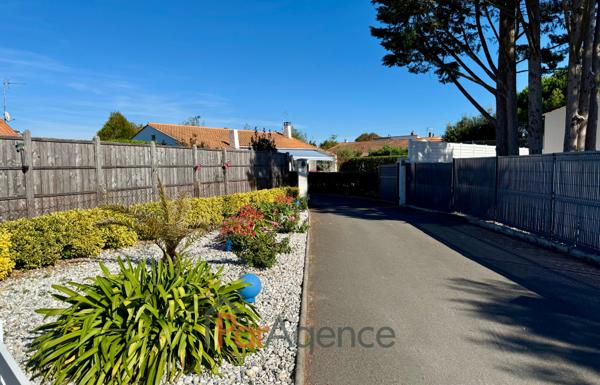 MAISON PLAIN-PIED TERRAIN 1259 M2 PISCINE