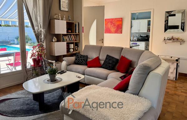 MAISON PLAIN-PIED TERRAIN 1259 M2 PISCINE