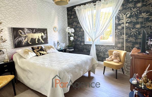 MAISON PLAIN-PIED TERRAIN 1259 M2 PISCINE