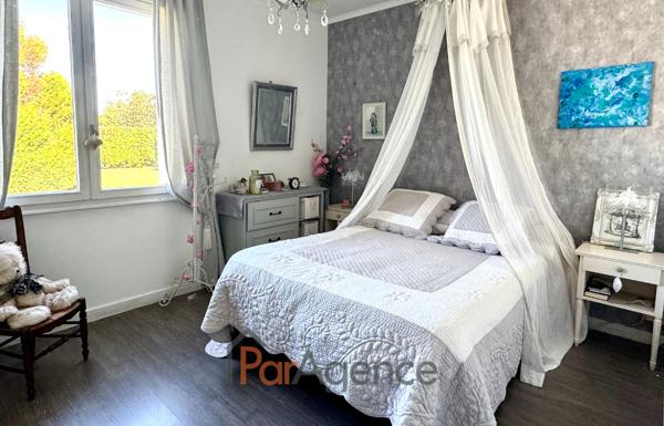 MAISON PLAIN-PIED TERRAIN 1259 M2 PISCINE