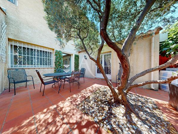 Belle bâtisse en pierre avec jardin et garage