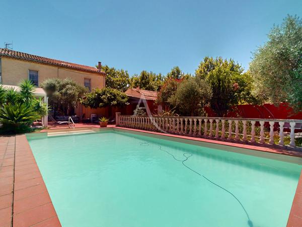 Belle bâtisse en pierre avec jardin et garage