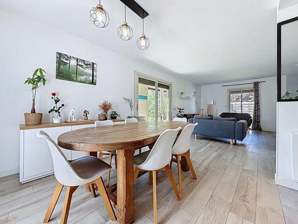 A VENDRE - ROQUES - Maison T5 d'environ 135,17 m² avec piscine et garage