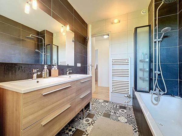 A VENDRE - ROQUES - Maison T5 d'environ 135,17 m² avec piscine et garage