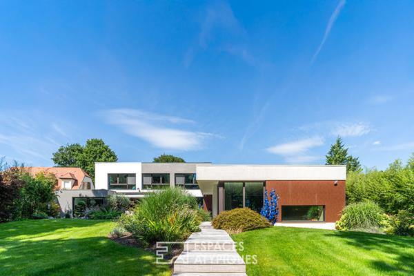 Villa d’architecte et son spa privé au coeur d’un parc arboré