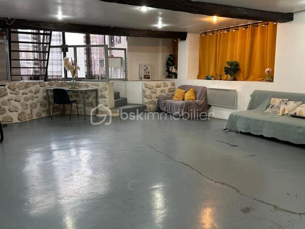 Immeuble commercial de 187 m²