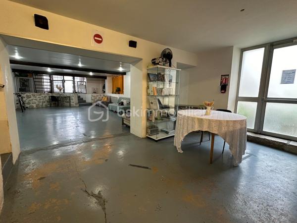 Immeuble commercial de 187 m²