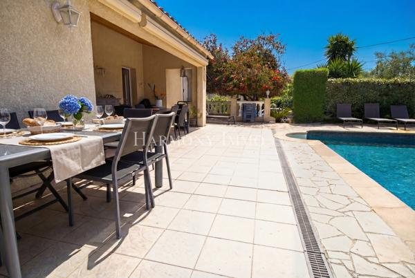 Vente Enchères - Très jolie villa avec piscine aux portes d'Ajaccio.