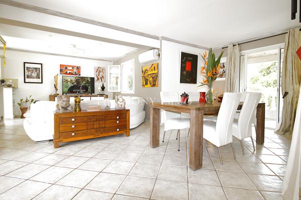 Vente Enchères - Très jolie villa avec piscine aux portes d'Ajaccio.