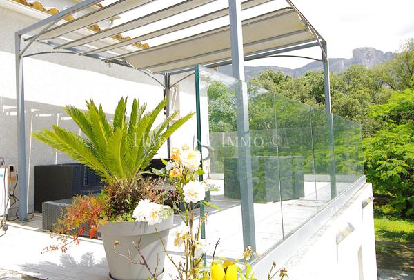 Vente Enchères - Très jolie villa avec piscine aux portes d'Ajaccio.