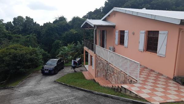 Maison T5 148 m2 Jardin 1470 m2 Secteur Balata à Fort de France