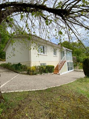 Touvre. Maison 85 m² sur sous-sol avec garage et jardin