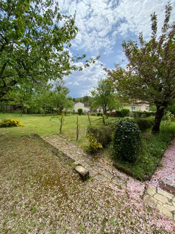 Touvre. Maison 85 m² sur sous-sol avec garage et jardin