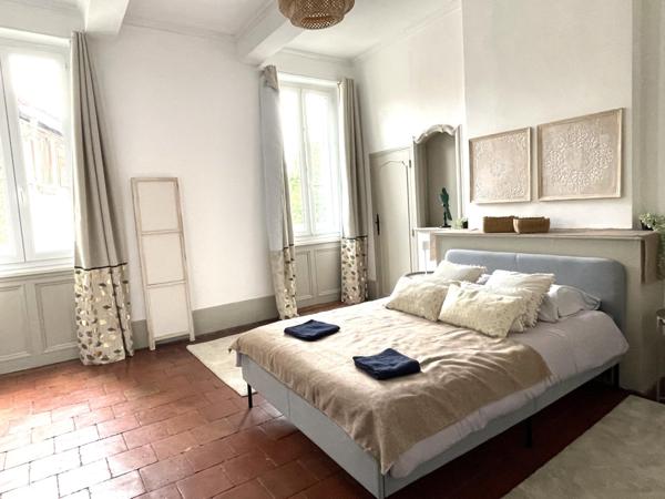 immeuble bourgeois hyper-centre 4 appartements et garages