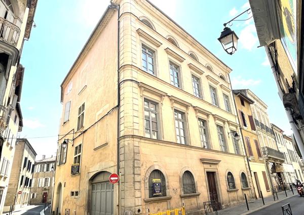 immeuble bourgeois hyper-centre 4 appartements et garages