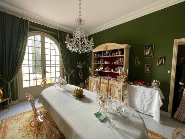 Proche centre Bram, Villa de caractère de 355m² sur un jardin paysagé et clôturé de 3694 m2.