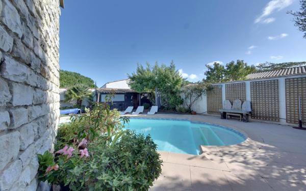 Maison à vendre    5 pièces •  La Flotte