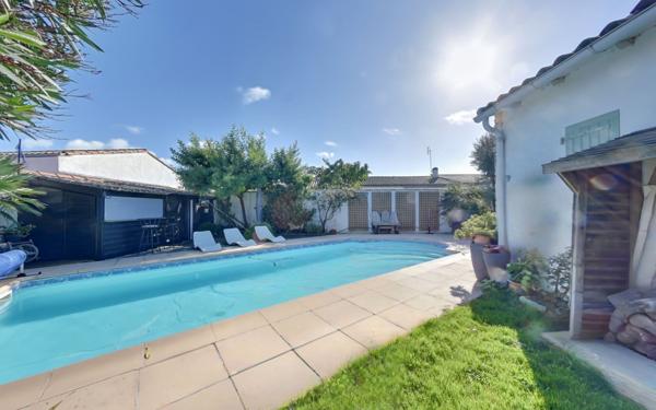 Maison à vendre    5 pièces •  La Flotte