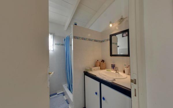 Maison à vendre    5 pièces •  La Flotte