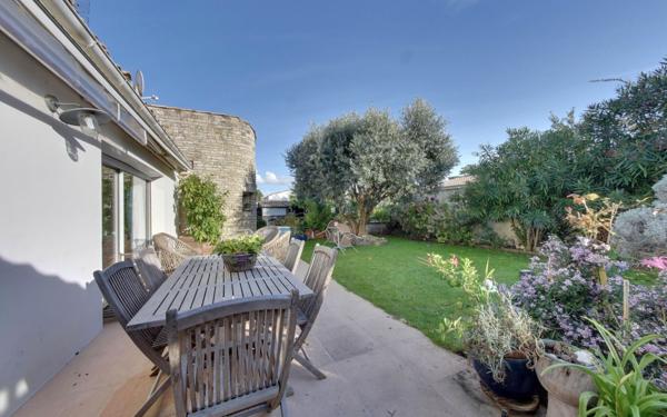 Maison à vendre    5 pièces •  La Flotte