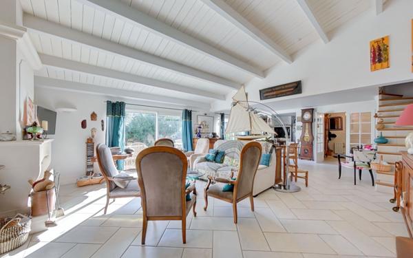 Maison à vendre    5 pièces •  La Flotte