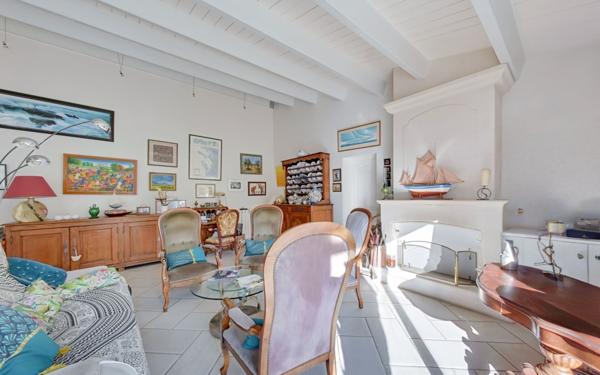 Maison à vendre    5 pièces •  La Flotte