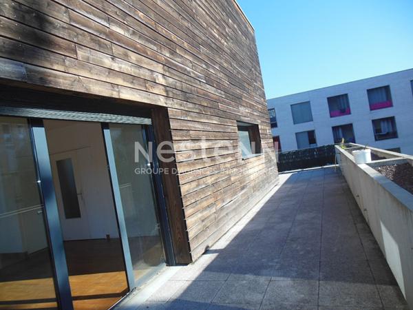 Quartier BAGATELLE  Agréable T5 Duplex récent (2012) 116.9m²  double exposition 2 Terrasses de  69.6m² et de 15.7m²   , 2 garages en sous sol , 1 cave