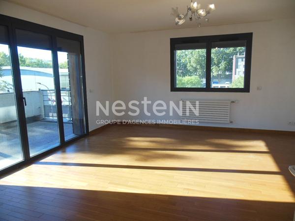 Quartier BAGATELLE  Agréable T5 Duplex récent (2012) 116.9m²  double exposition 2 Terrasses de  69.6m² et de 15.7m²   , 2 garages en sous sol , 1 cave