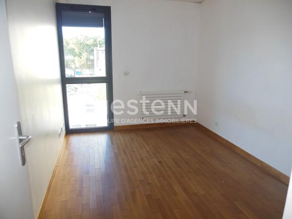 Quartier BAGATELLE  Agréable T5 Duplex récent (2012) 116.9m²  double exposition 2 Terrasses de  69.6m² et de 15.7m²   , 2 garages en sous sol , 1 cave