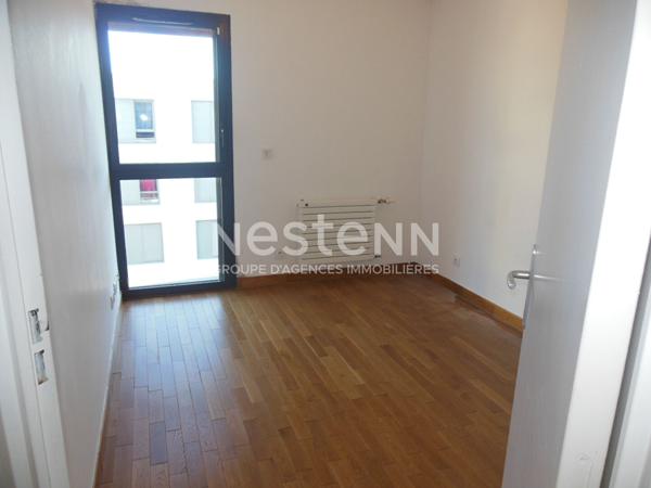 Quartier BAGATELLE  Agréable T5 Duplex récent (2012) 116.9m²  double exposition 2 Terrasses de  69.6m² et de 15.7m²   , 2 garages en sous sol , 1 cave