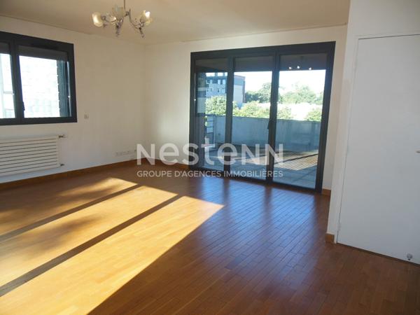 Quartier BAGATELLE  Agréable T5 Duplex récent (2012) 116.9m²  double exposition 2 Terrasses de  69.6m² et de 15.7m²   , 2 garages en sous sol , 1 cave