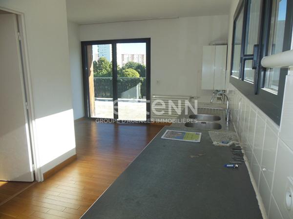 Quartier BAGATELLE  Agréable T5 Duplex récent (2012) 116.9m²  double exposition 2 Terrasses de  69.6m² et de 15.7m²   , 2 garages en sous sol , 1 cave