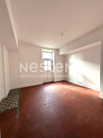 CARCASSONNE - A deux pas du centre ville, place Davilla - Bureaux de 160 m²