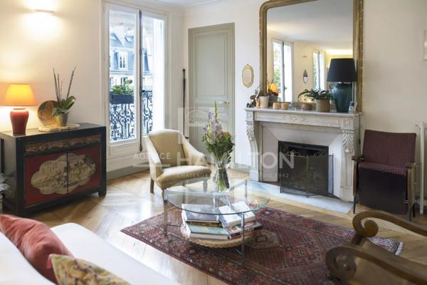 Élégant 3 chambres à Paris – Balcon filant, vue dégagée et charm Paris