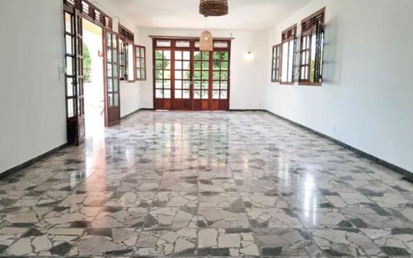 Maison à louer    5 pièces •  Sainte-Luce