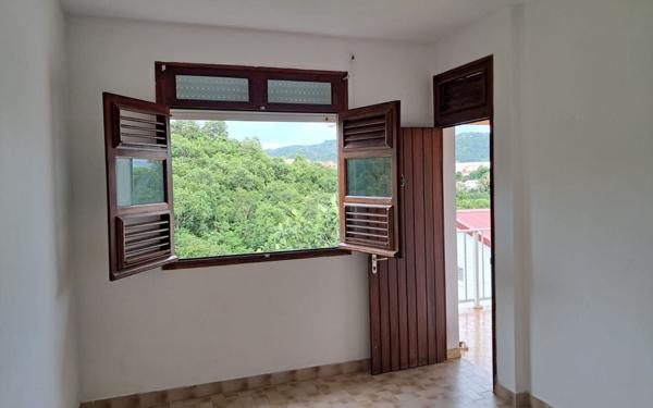 Maison à louer    5 pièces •  Sainte-Luce