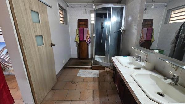 Villa + 3 appartements loués, revenus évolutifs