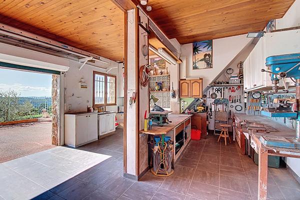 A VENDRE en EXCLUSIVITE à DRAGUIGNAN - Propriété de 185m² avec dépendances et PISCINE