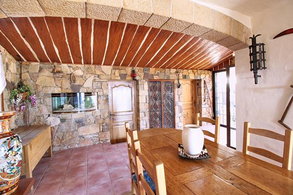 A VENDRE en EXCLUSIVITE à DRAGUIGNAN - Propriété de 185m² avec dépendances et PISCINE