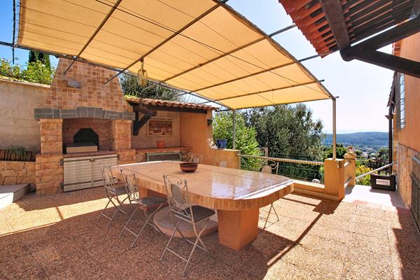 A VENDRE en EXCLUSIVITE à DRAGUIGNAN - Propriété de 185m² avec dépendances et PISCINE