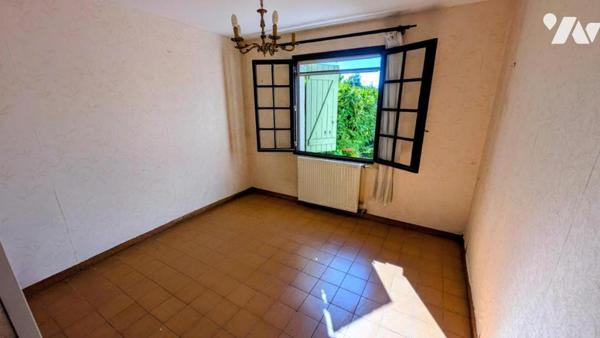 VILLA de Type 6 avec Garage et Terrain attenant