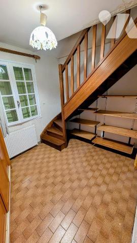 VILLA de Type 6 avec Garage et Terrain attenant