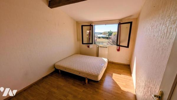 VILLA de Type 6 avec Garage et Terrain attenant