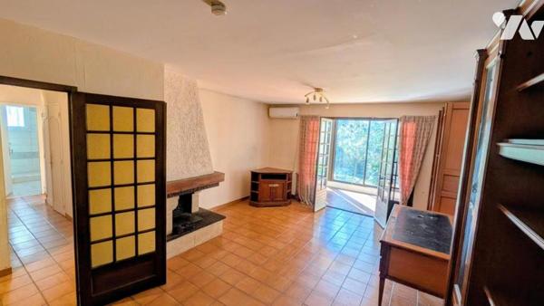 VILLA de Type 6 avec Garage et Terrain attenant