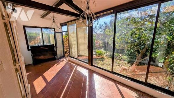 VILLA de Type 6 avec Garage et Terrain attenant