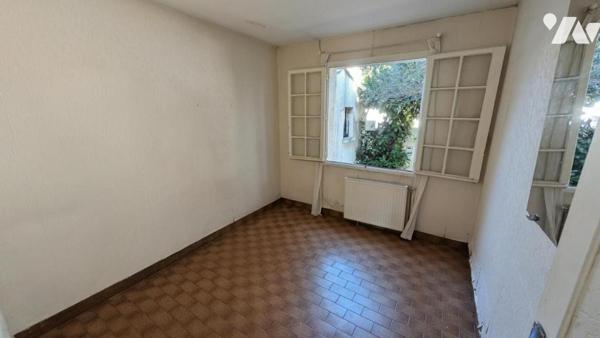 VILLA de Type 6 avec Garage et Terrain attenant