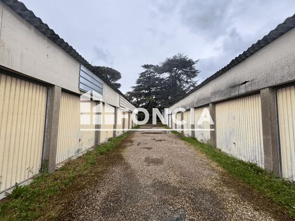 Location Parking 17 m² - 57 TER AV MAL LECLERC N°4 Villeneuve Sur Lot 47300