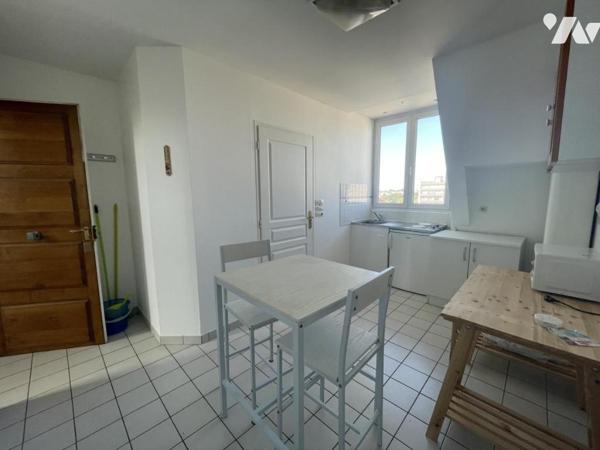 APPARTEMENT TYPE 2 - CENTRE VILLE QUARTIER GRASLIN TRES BON ETAT